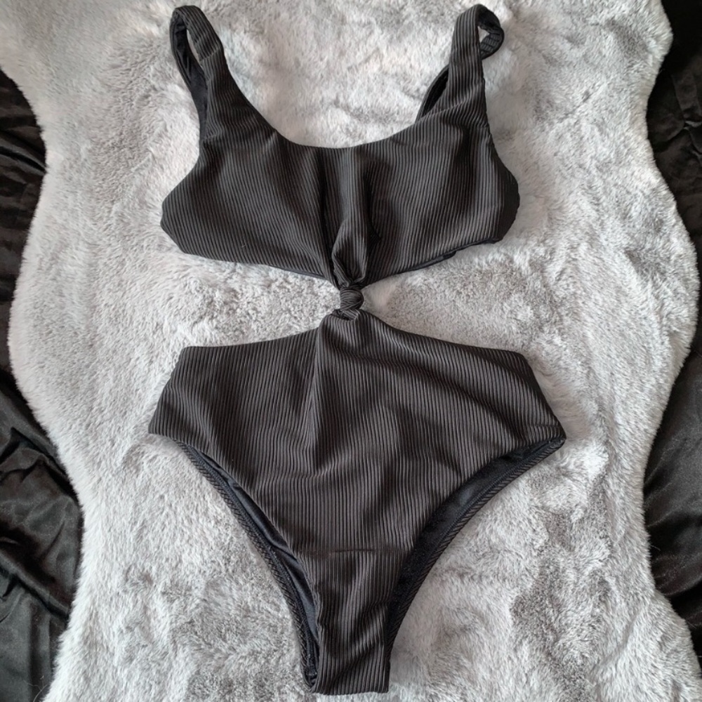 Pacsun one-piece swimsuit ☀️